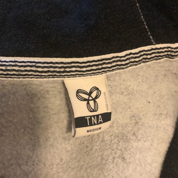 Medium long TNA hoodie - Picture 3 of 5